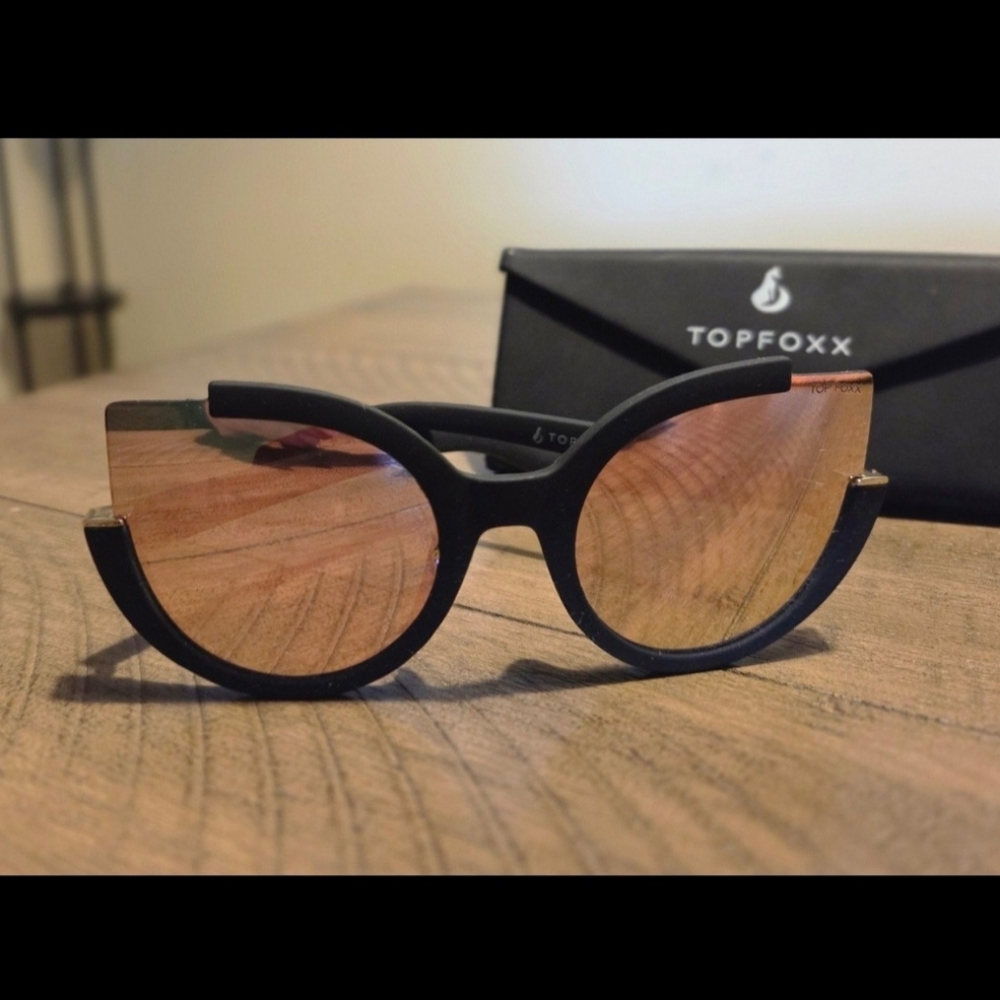 TopFoxx Chloe Black/Rose Gold Sunglasses